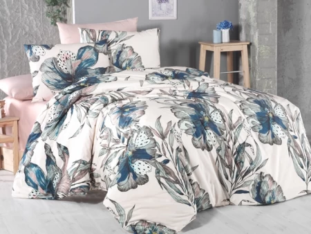 Amaryllis Comforter set